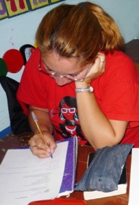 Raquel estudiando en el Seminario