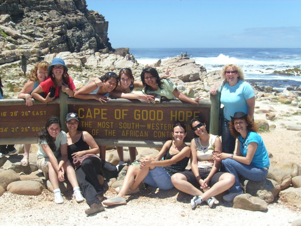 El equipo junto a Susana visitando El Cabo de la Buena Esperanza.jpg
