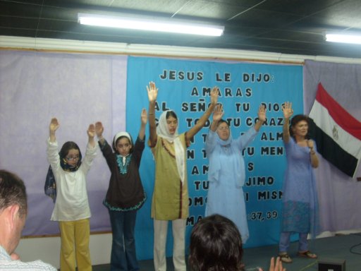 Intercesion en Reunion Misionera1.jpg